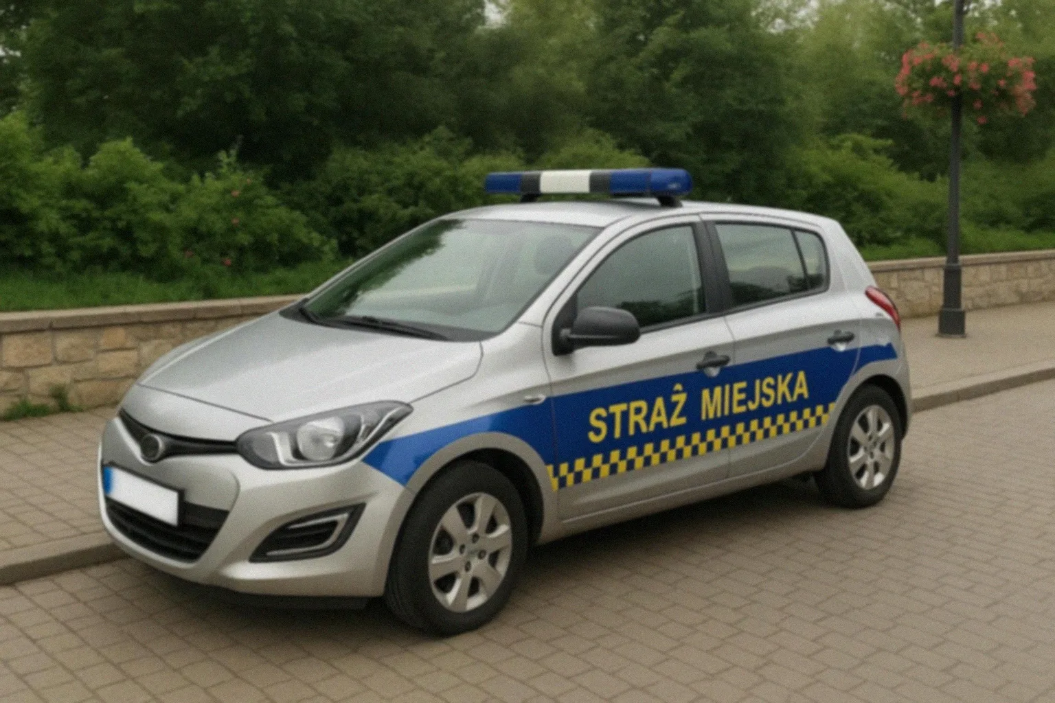 Straż Miejska w Szczecinku uratowała seniorkę przed pożarem